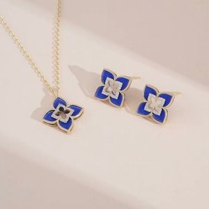 Gold Clover necklace set